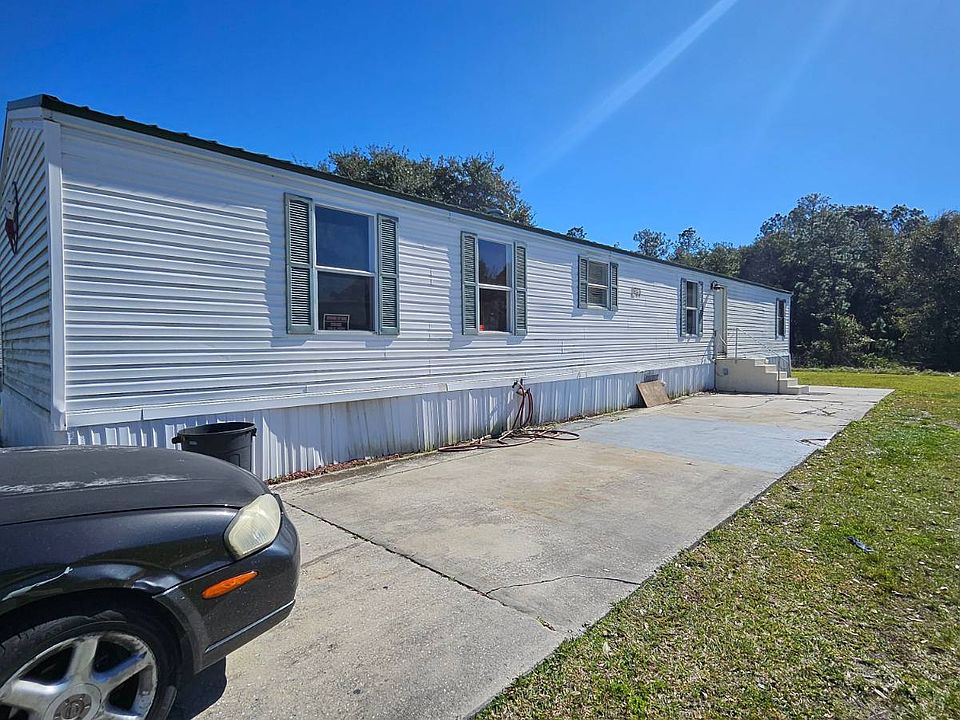 1st image of 124 Lakeside Garden Cir