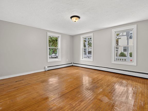 4th image of 7 Concord St