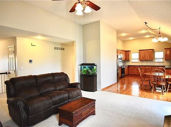 4th image of 1208 Willow Ln