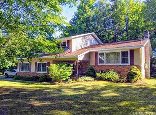 111 Carriage Ln, Marquette, MI 49855