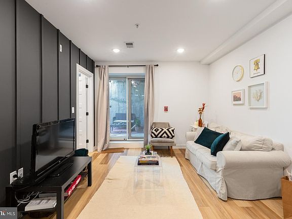 4th image of 13 E Jefferson St APT 1