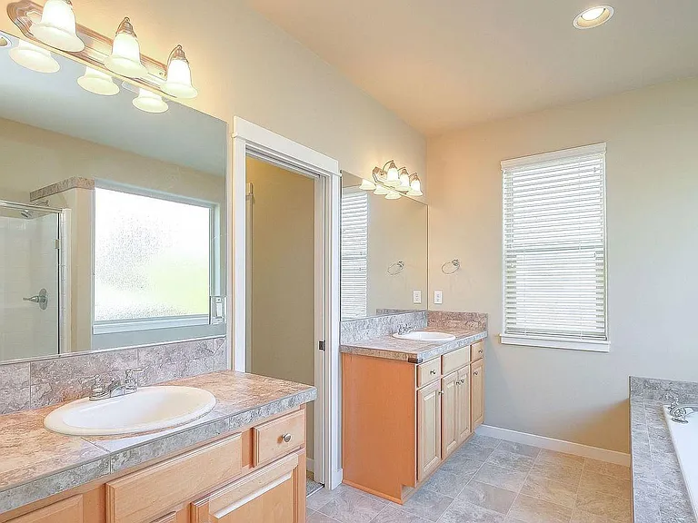 6387 NE Meadowgate Ct — Photo 18
