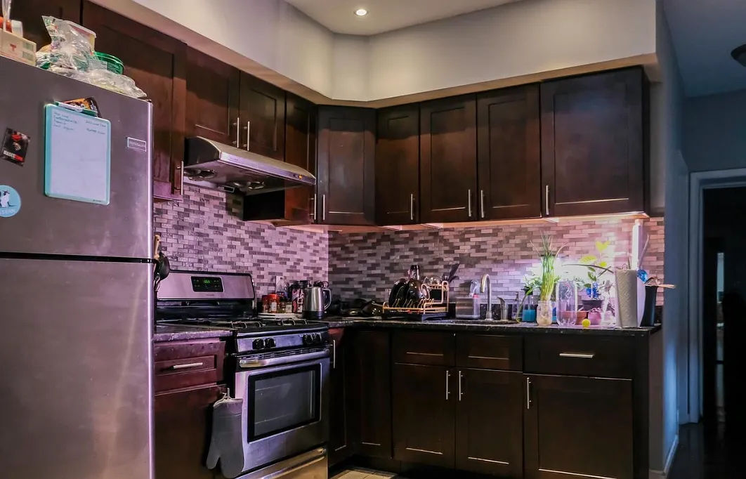 3 bed, 1000 sqft, $2,025 — Photo 2