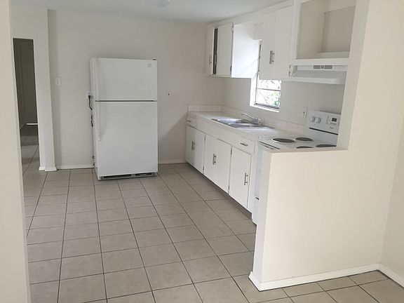 3rd image of 803 N Dogwood St