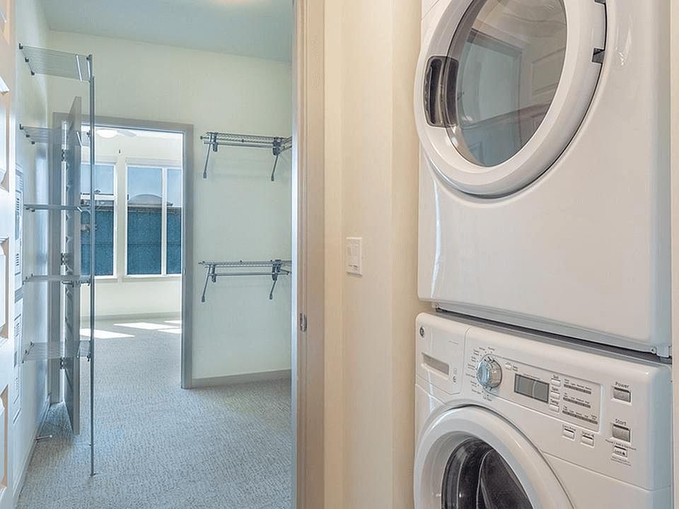 2nd image of 2901 Walnut St #218