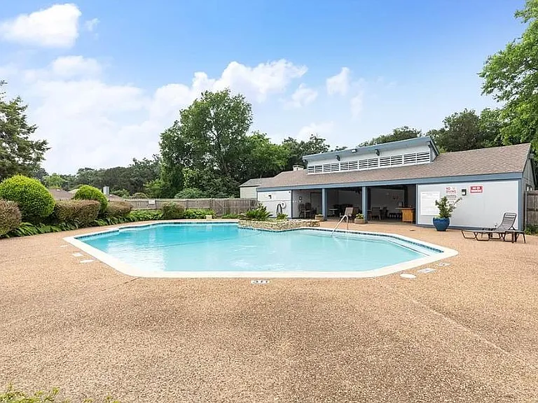 3235 Brannon Dr — Photo 10