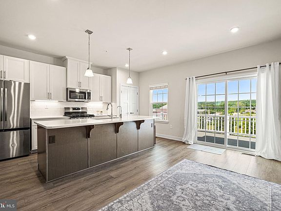 5th image of 112 Arcadia Way