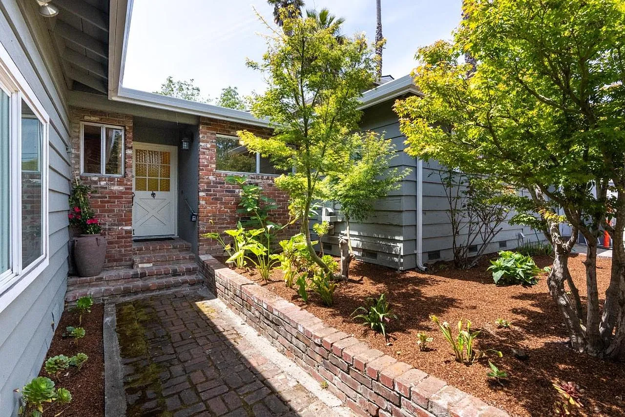 3 bed, 2885 sqft, $1,400 — Photo 2
