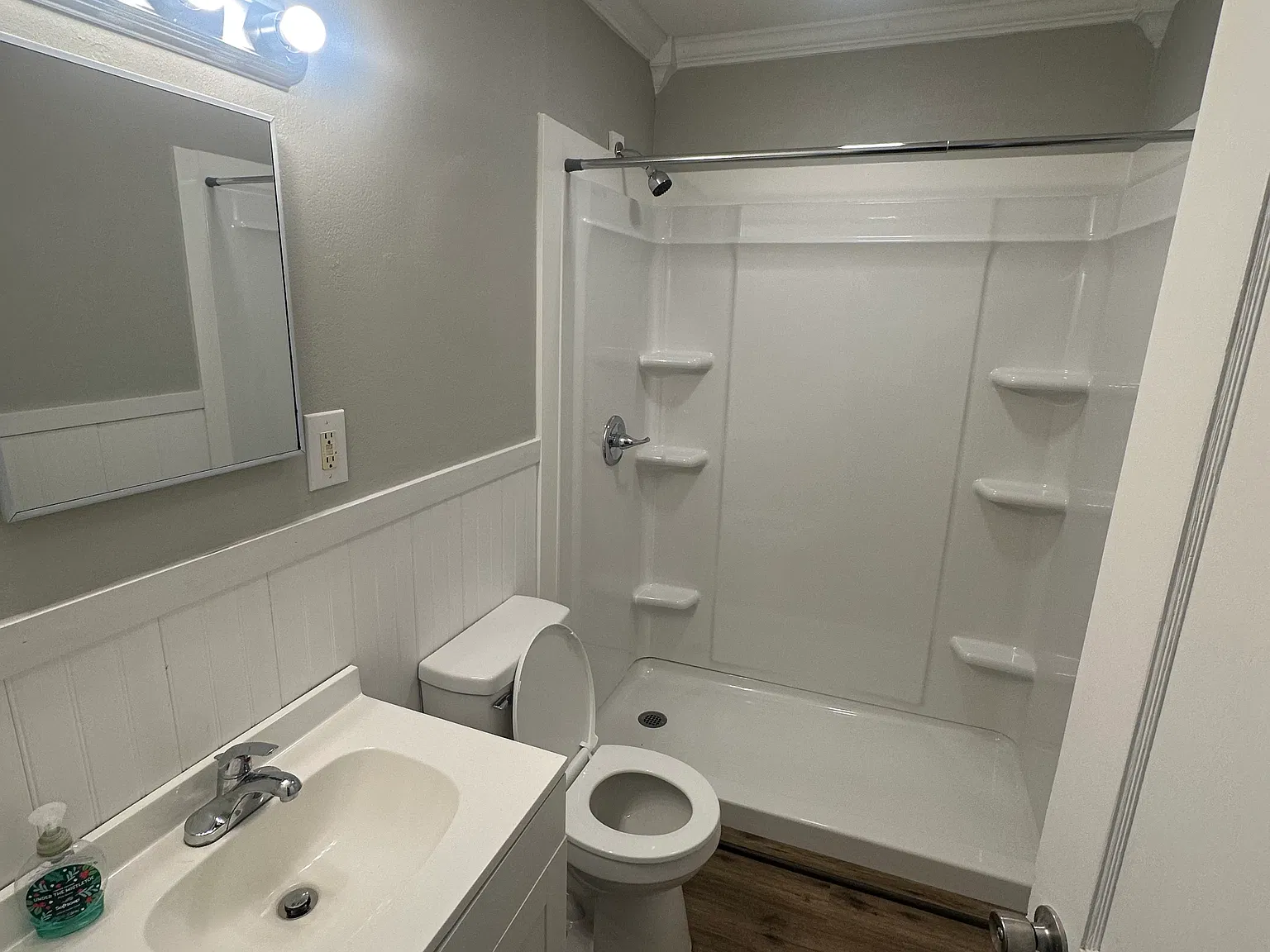 3 bed, 864 sqft, $1,300 — Photo 2