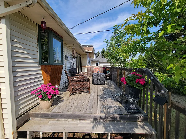 221 Birch Ave — Photo 5