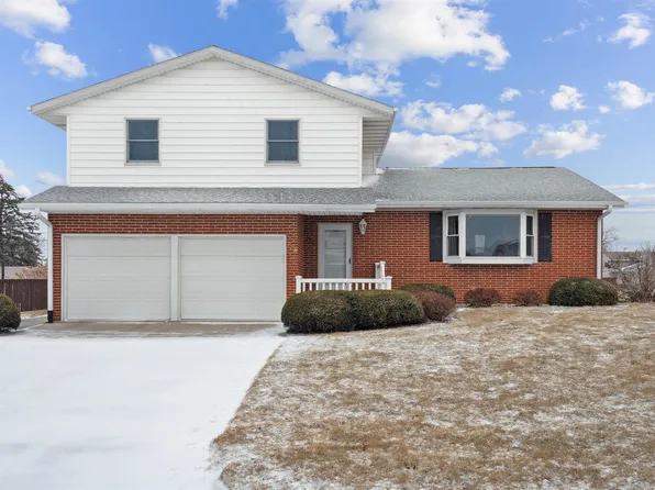 726 11th Ave SE, Dyersville, IA 52040