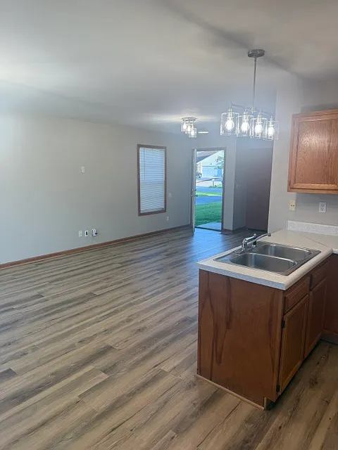 2 bed, 1050 sqft, $1,650 — Photo 1