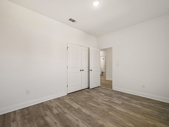 4th image of 4902 Kensington Ln