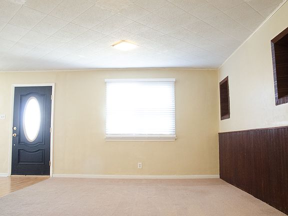 3rd image of 19 W Layton Ave
