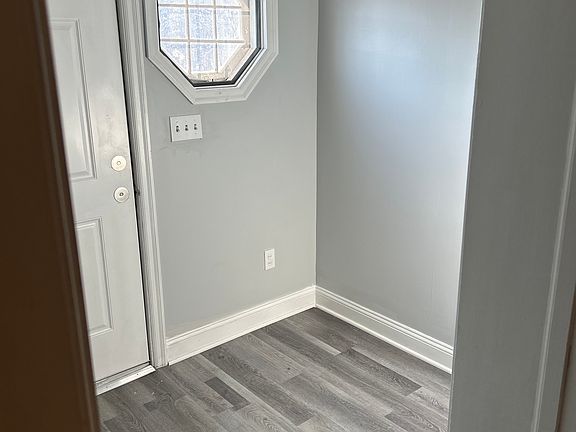4th image of 618 Oak St