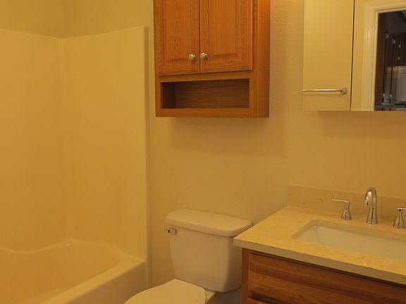 4th image of 720 Kincaid Cir APT 6
