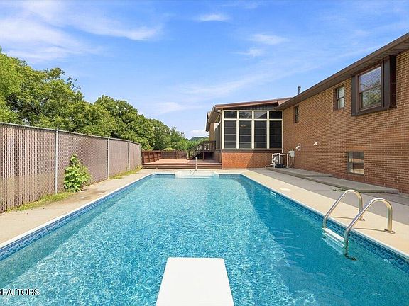 4th image of 4031 Peace Dr
