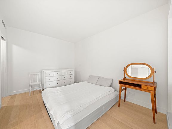 5th image of 1409 Pender St #201