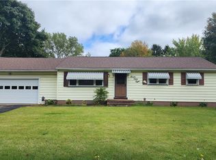 758 Five Mile Line Rd, Webster, NY 14580