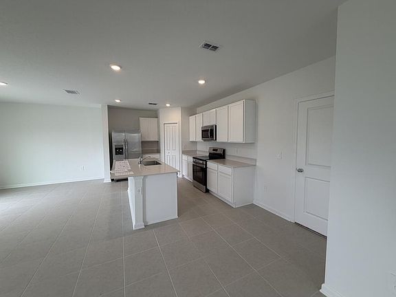 4th image of 2482 Garden Rd