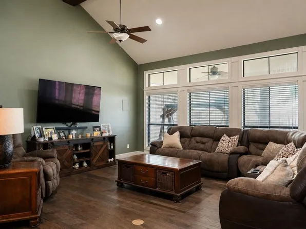 2915 Willow Creek Dr, El Campo, TX 77437
