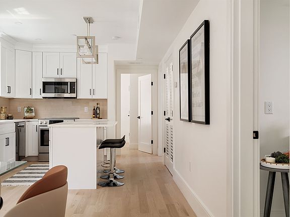 4th image of 387 Norfolk St #1