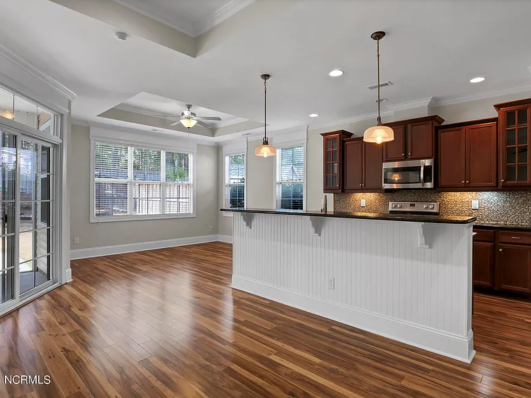 804 Ovates Ln — Photo 9
