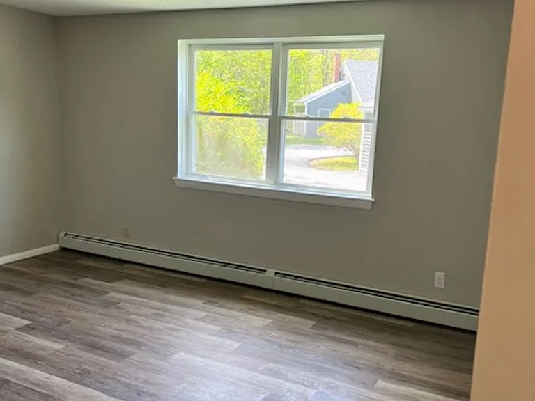 17 Wadsworth Rd — Photo 3
