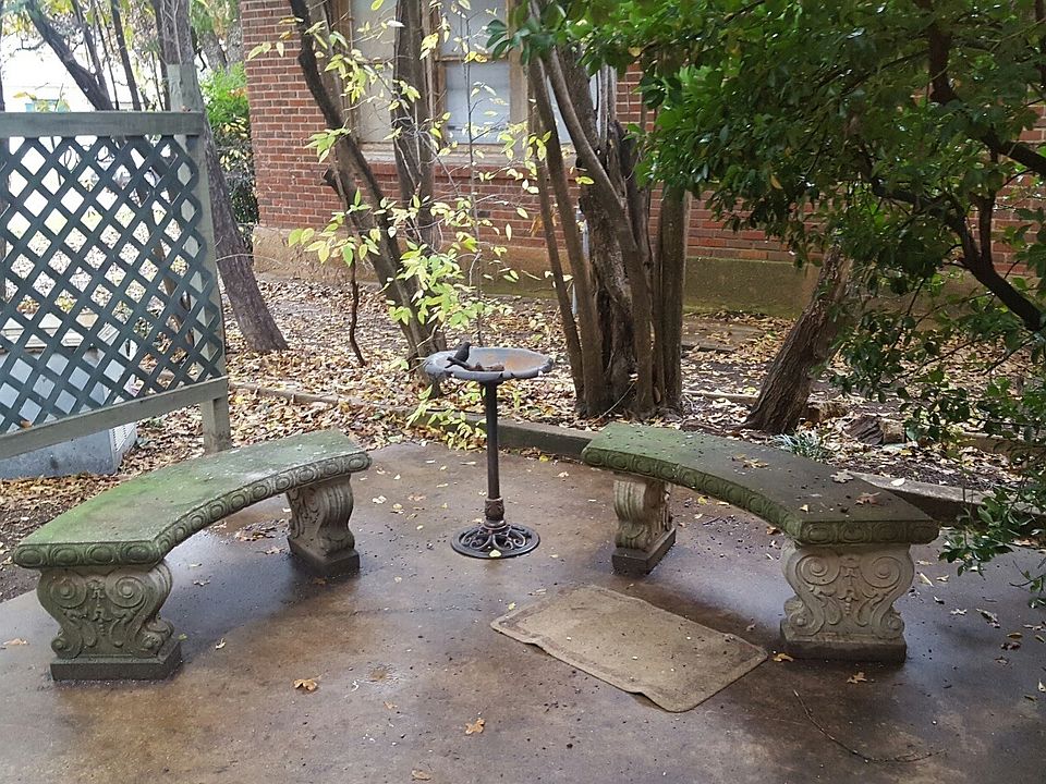 Outdoor Sitting area