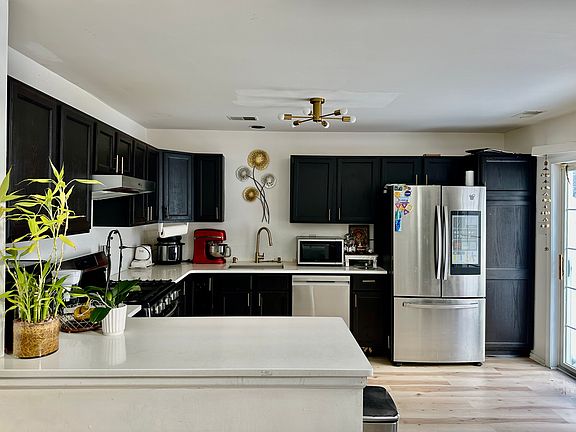 4th image of 403 Harvest Ln