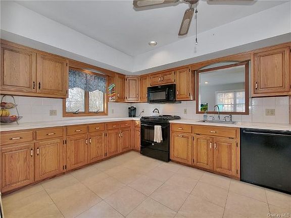 5th image of 221 Gilbert Ave