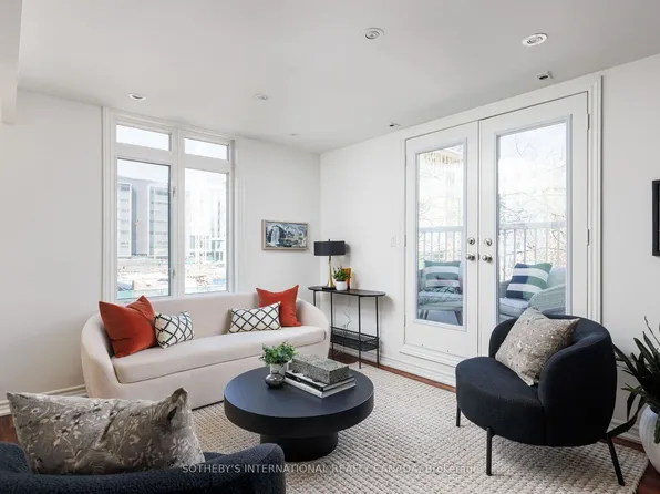 12 Sudbury St #2218, Toronto, ON M6J 3W7