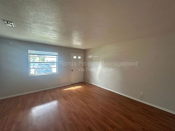 2nd image of 213 Montana Ave