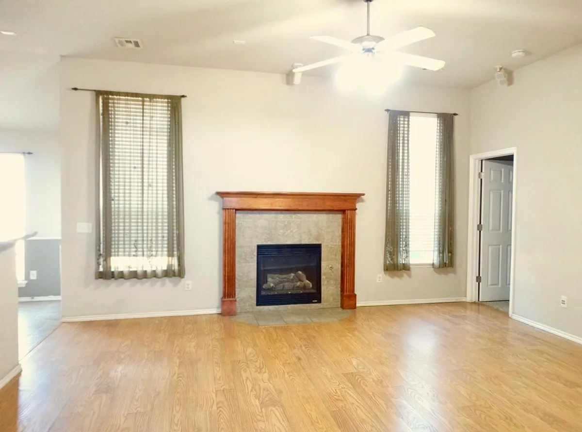 Building Photo - 3301 Buckingham Pl