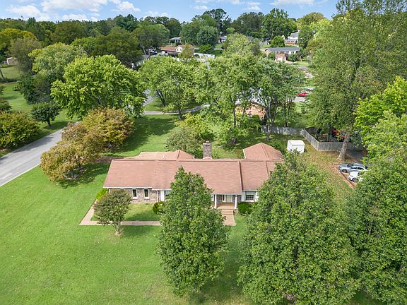 3rd image of 1067 Lakeshore Dr
