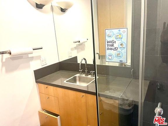 2nd image of 553 Rose Ave #3