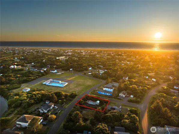 298 Seashore Street SW, Ocean Shores, WA 98569