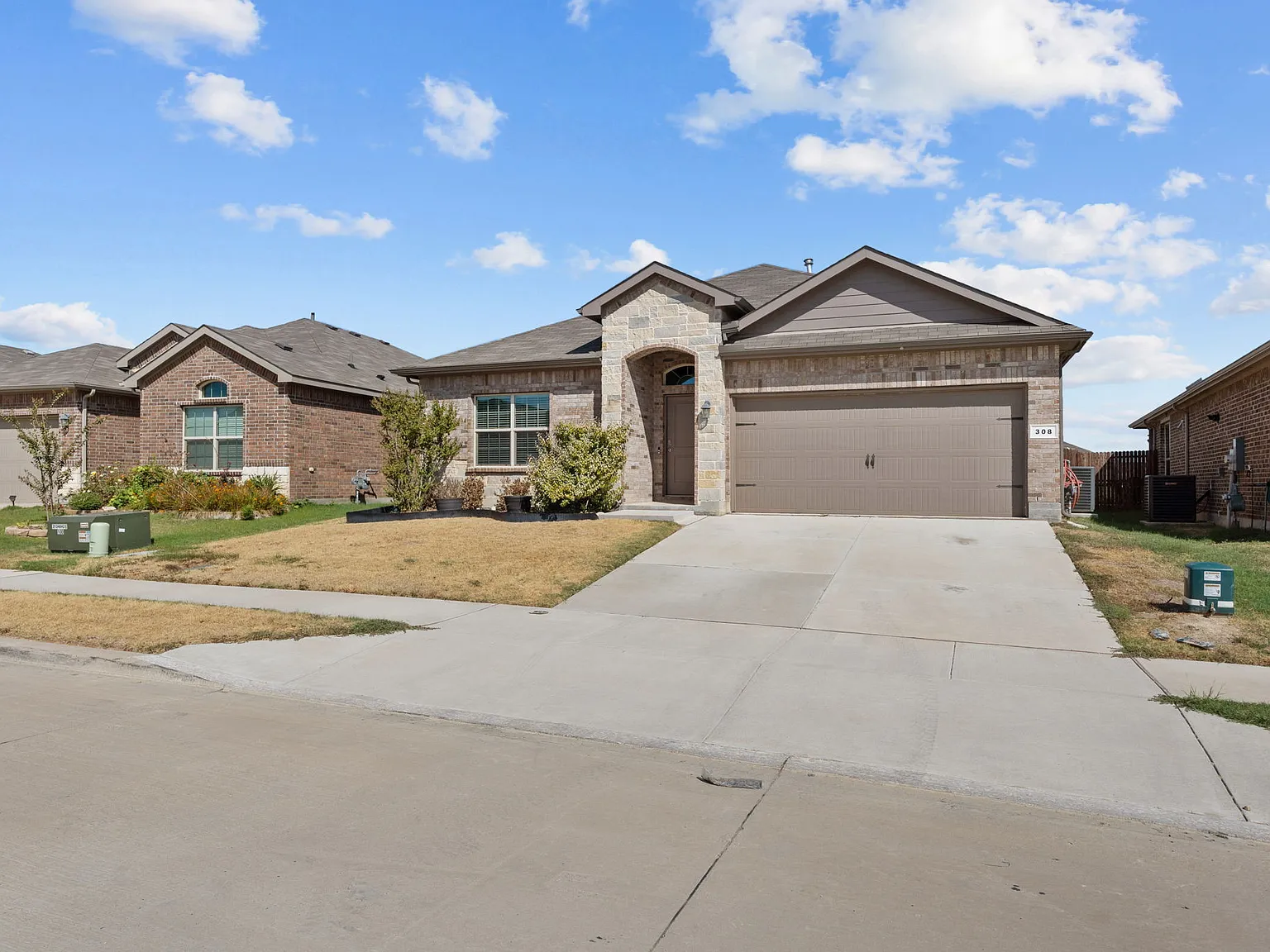 4 bed, 1588 sqft, $2,250 — Photo 2