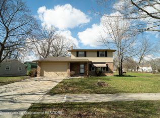 3720 Glasgow Dr, Lansing, MI 48911