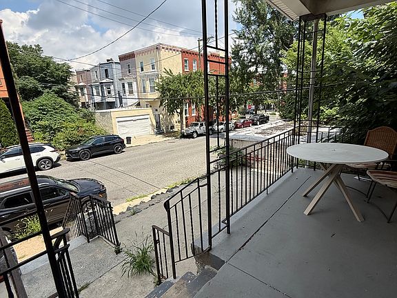 3rd image of 3202 Hamilton St #1