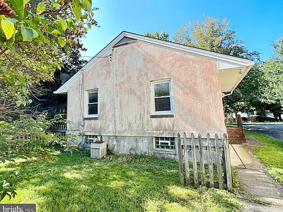 3rd image of 3200 Gibbons Ave