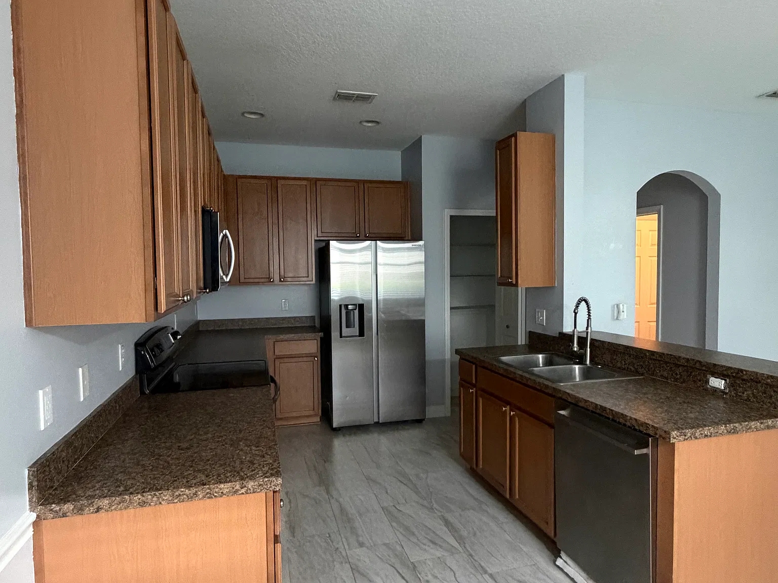 3 bed, 2.5 bath, 1407 sqft, $2,100 — Photo 3