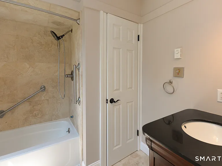 986 Heritage Vlg #A — Photo 9