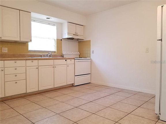 5th image of 2441 S Mills Ave