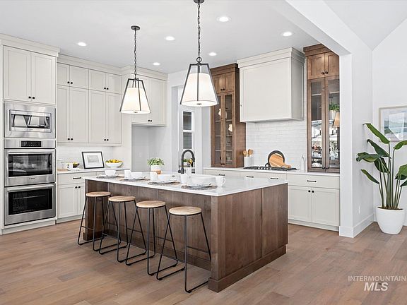 5th image of 6900 Saddle Bred Way