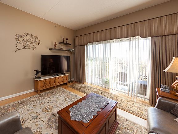 5th image of 125 Lakeview Dr Unit 603