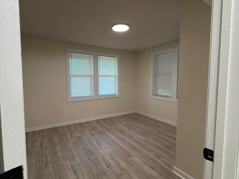 532 W 4th Ave — Photo 9