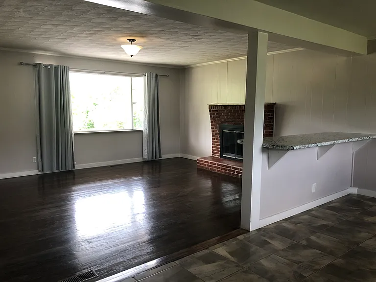 226 Old Highway Rd — Photo 2