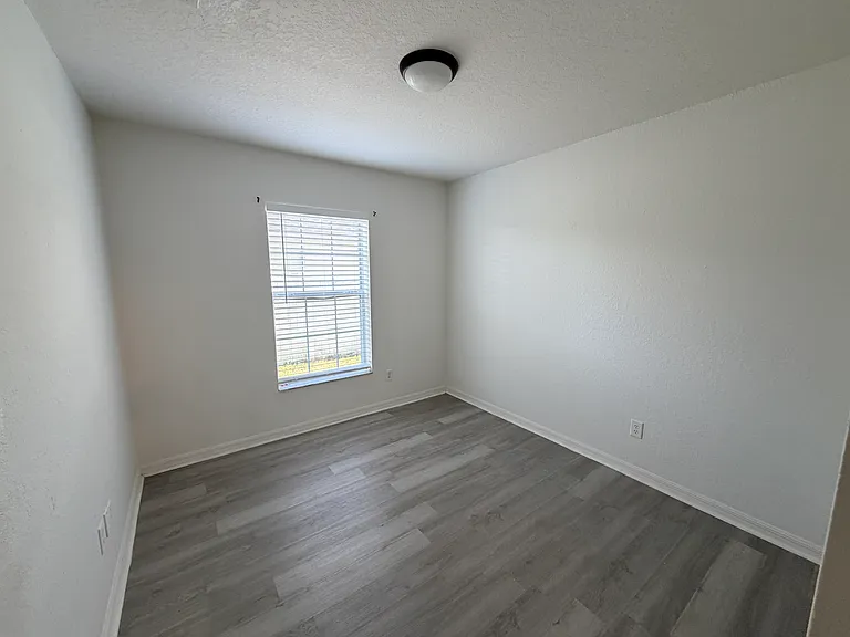 120 Eagle Point Blvd — Photo 10