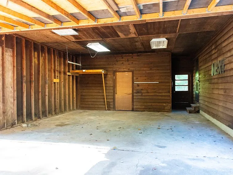 8288 Webb Rd — Photo 16